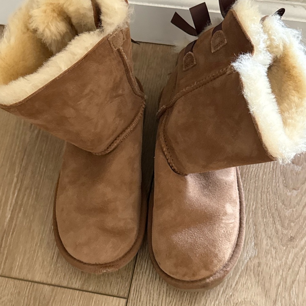 Ugg Women’s Boots Size 3 Bailey Bow II Chestnut Shoes Low Heel